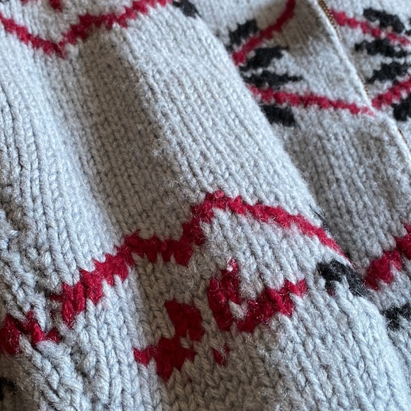 Small blue ‘50s/‘60s Cowichan sweater - Picture 3 of 8